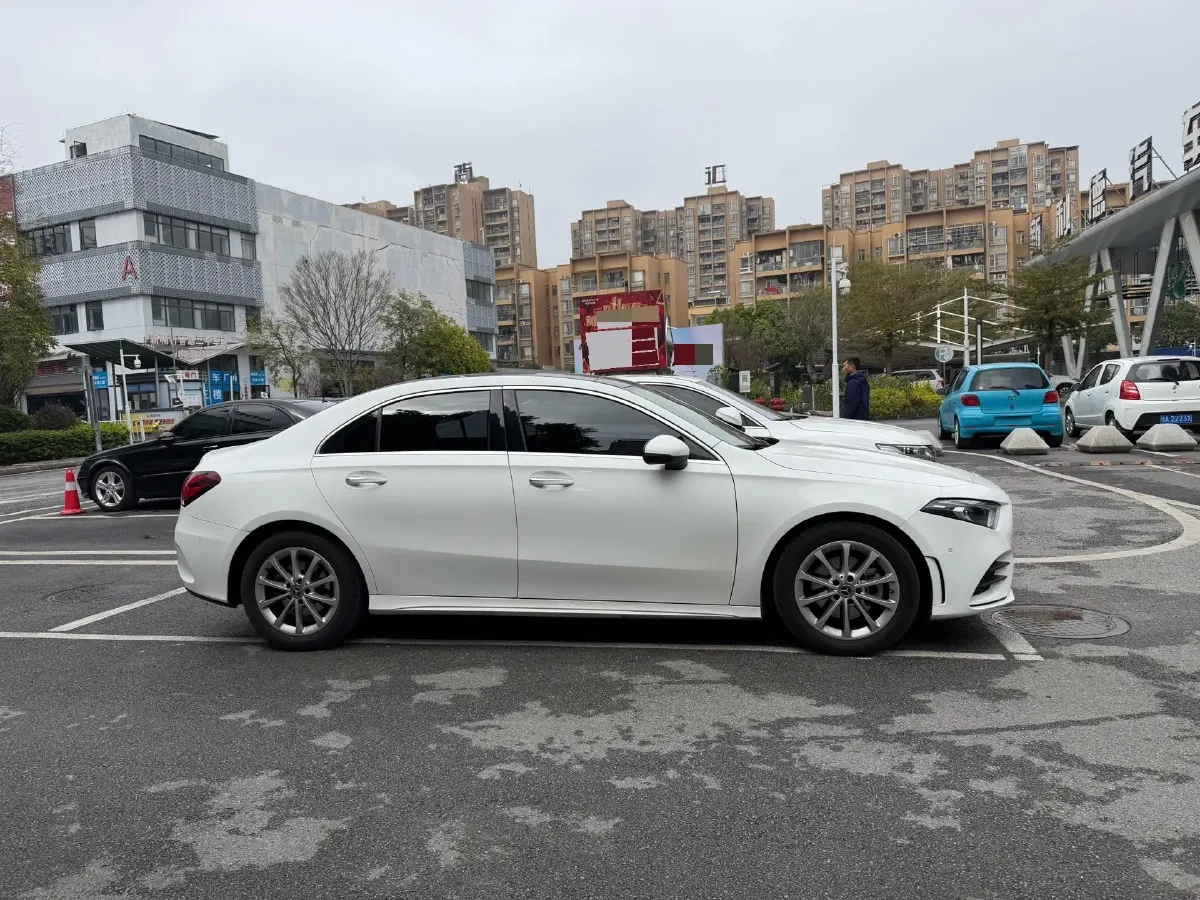 2021 Mercedes-Benz A Class 1.3T 163HP L4 7DCT,autocango,china used car exporter,china ev exporter,chinese used car exporter,chinese used ev exporter
