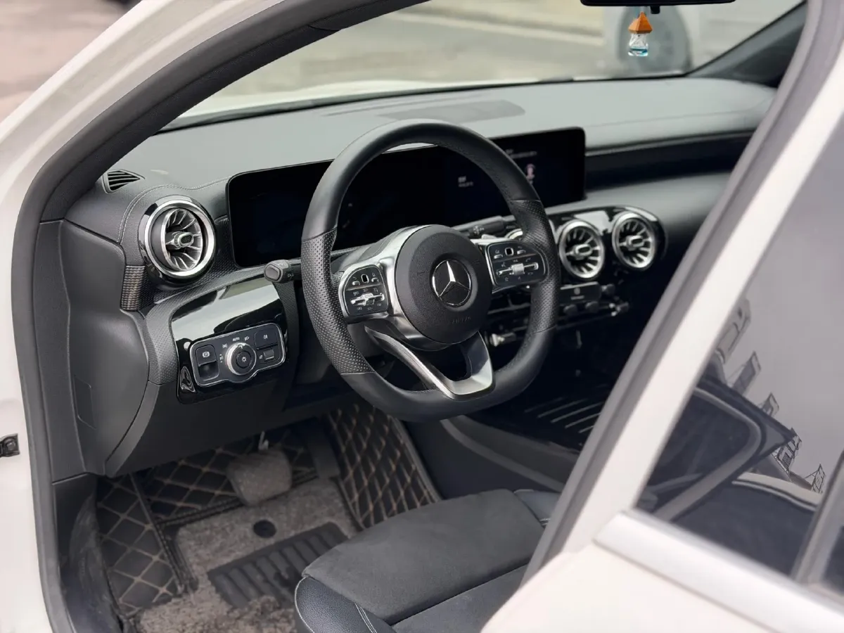 2021 Mercedes-Benz A Class 1.3T 163HP L4 7DCT,autocango,china used car exporter,china ev exporter,chinese used car exporter,chinese used ev exporter