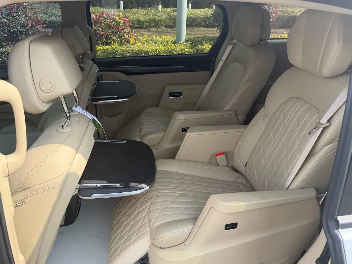 2023 Buick GL8 2.0T 237HP L4 9AT,autocango,china used car exporter,china ev exporter,chinese used car exporter,chinese used ev exporter