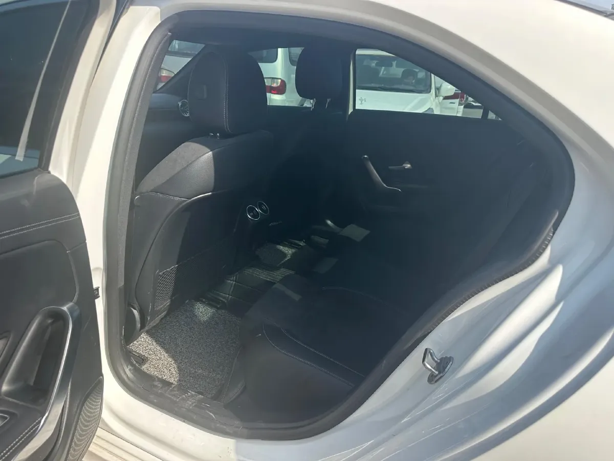 2022 Mercedes-Benz A Class 1.3T 163HP L4 7DCT,autocango,china used car exporter,china ev exporter,chinese used car exporter,chinese used ev exporter