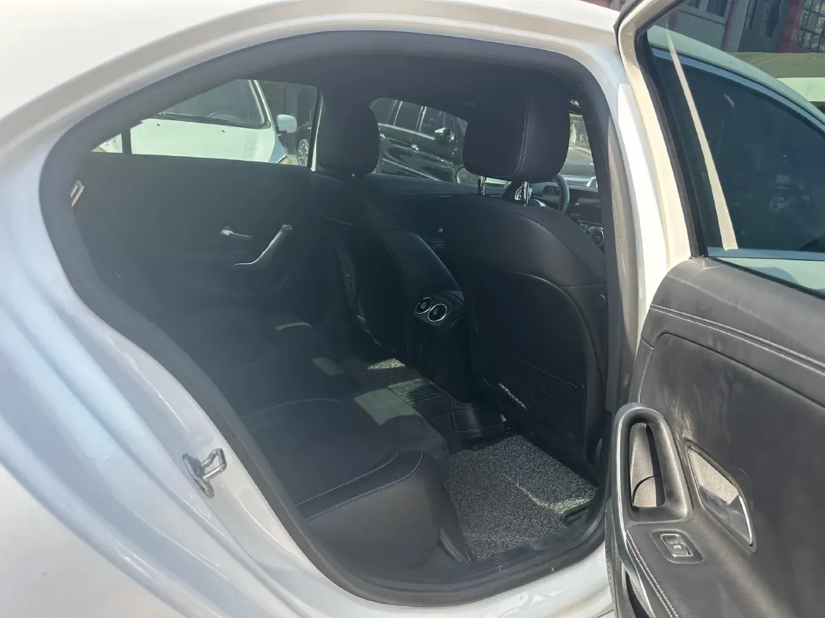 2022 Mercedes-Benz A Class 1.3T 163HP L4 7DCT,autocango,china used car exporter,china ev exporter,chinese used car exporter,chinese used ev exporter