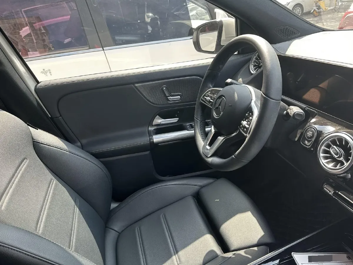 2023 Mercedes-Benz GLA Class 2.0T 190HP L4 8DCT,autocango,china used car exporter,china ev exporter,chinese used car exporter,chinese used ev exporter
