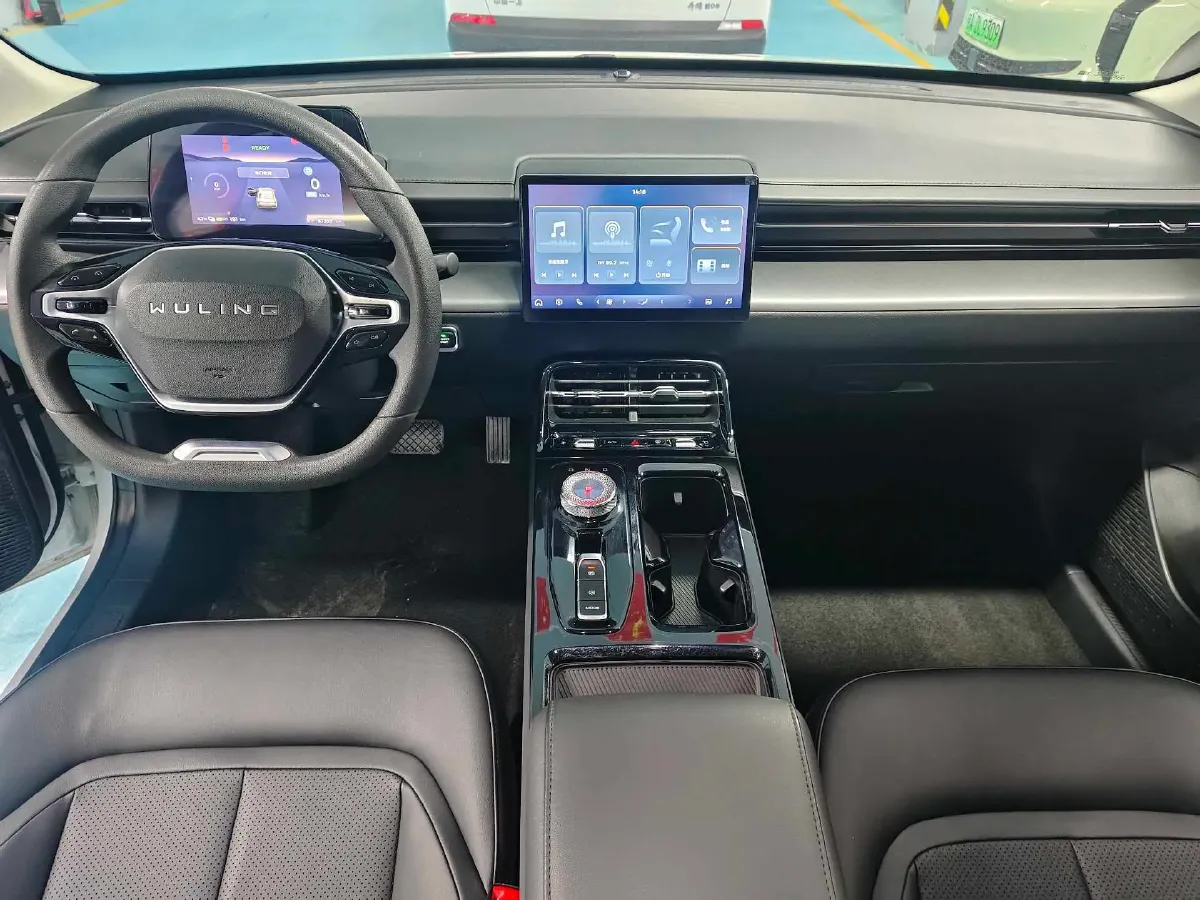 2024 WuLing E5 BEV 41.9KWH,autocango,china used car exporter,china ev exporter,chinese used car exporter,chinese used ev exporter