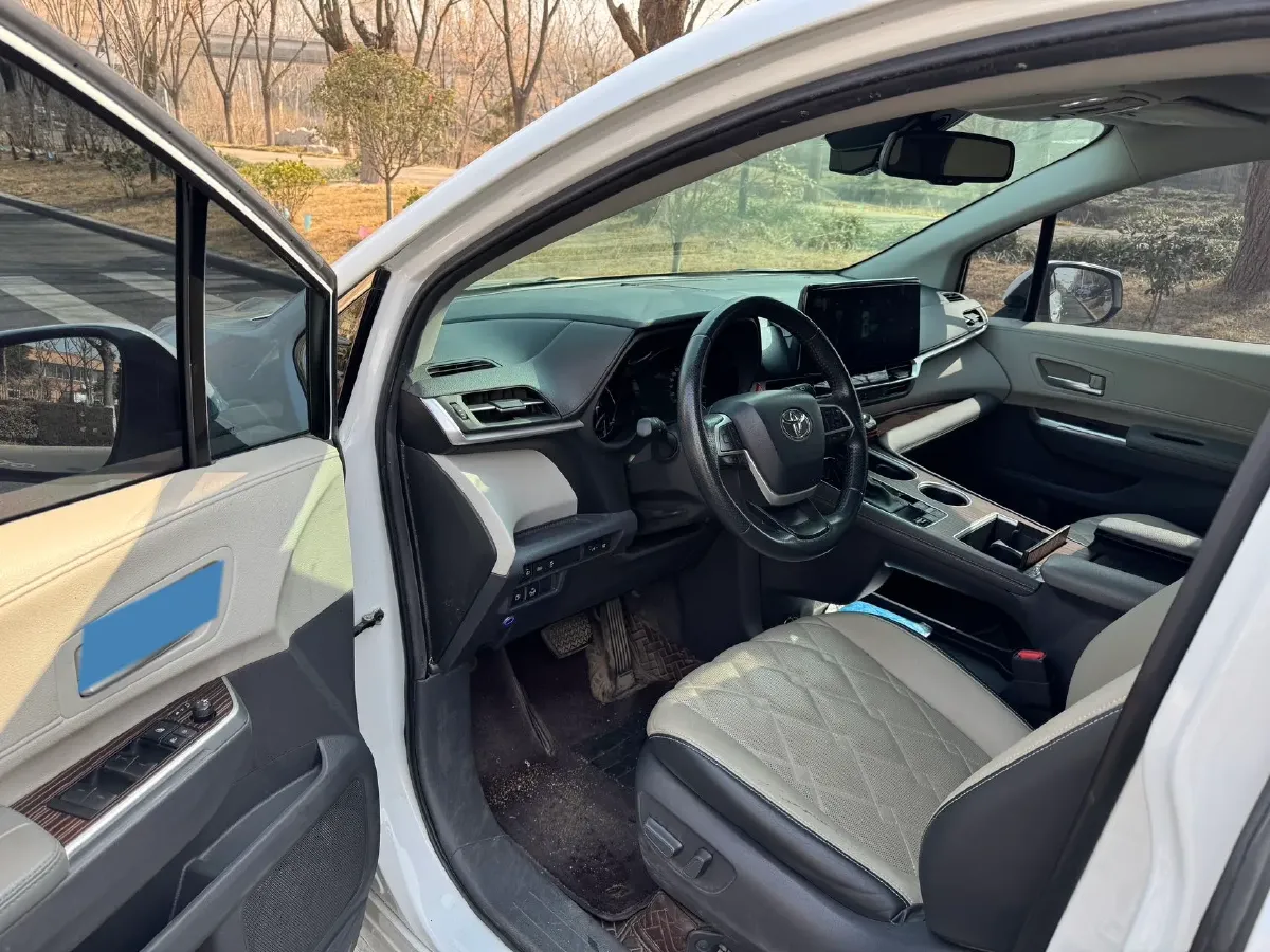 2023 Toyota Sienna 2.5L 189HP L4 E-CVT Hybrid,autocango,china used car exporter,china ev exporter,chinese used car exporter,chinese used ev exporter