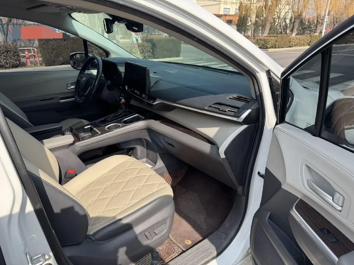 2023 Toyota Sienna 2.5L 189HP L4 E-CVT Hybrid,autocango,china used car exporter,china ev exporter,chinese used car exporter,chinese used ev exporter