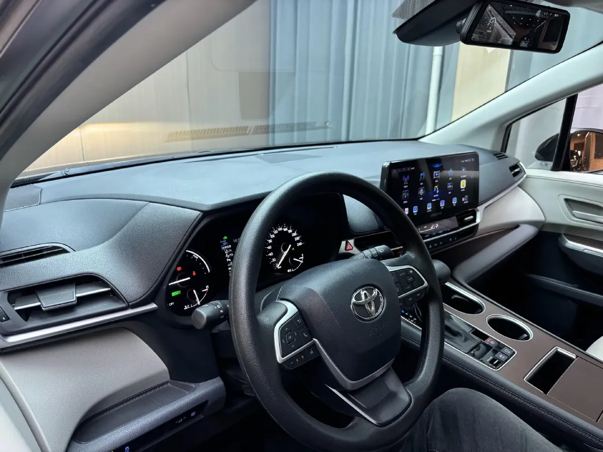 2023 Toyota Sienna 2.5L 189HP L4 E-CVT Hybrid,autocango,china used car exporter,china ev exporter,chinese used car exporter,chinese used ev exporter
