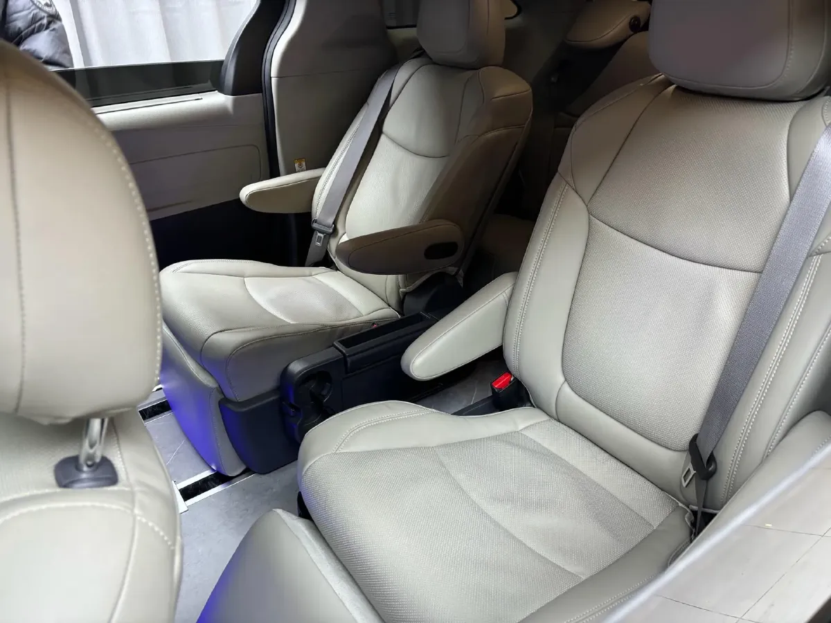 2023 Toyota Sienna 2.5L 189HP L4 E-CVT Hybrid,autocango,china used car exporter,china ev exporter,chinese used car exporter,chinese used ev exporter