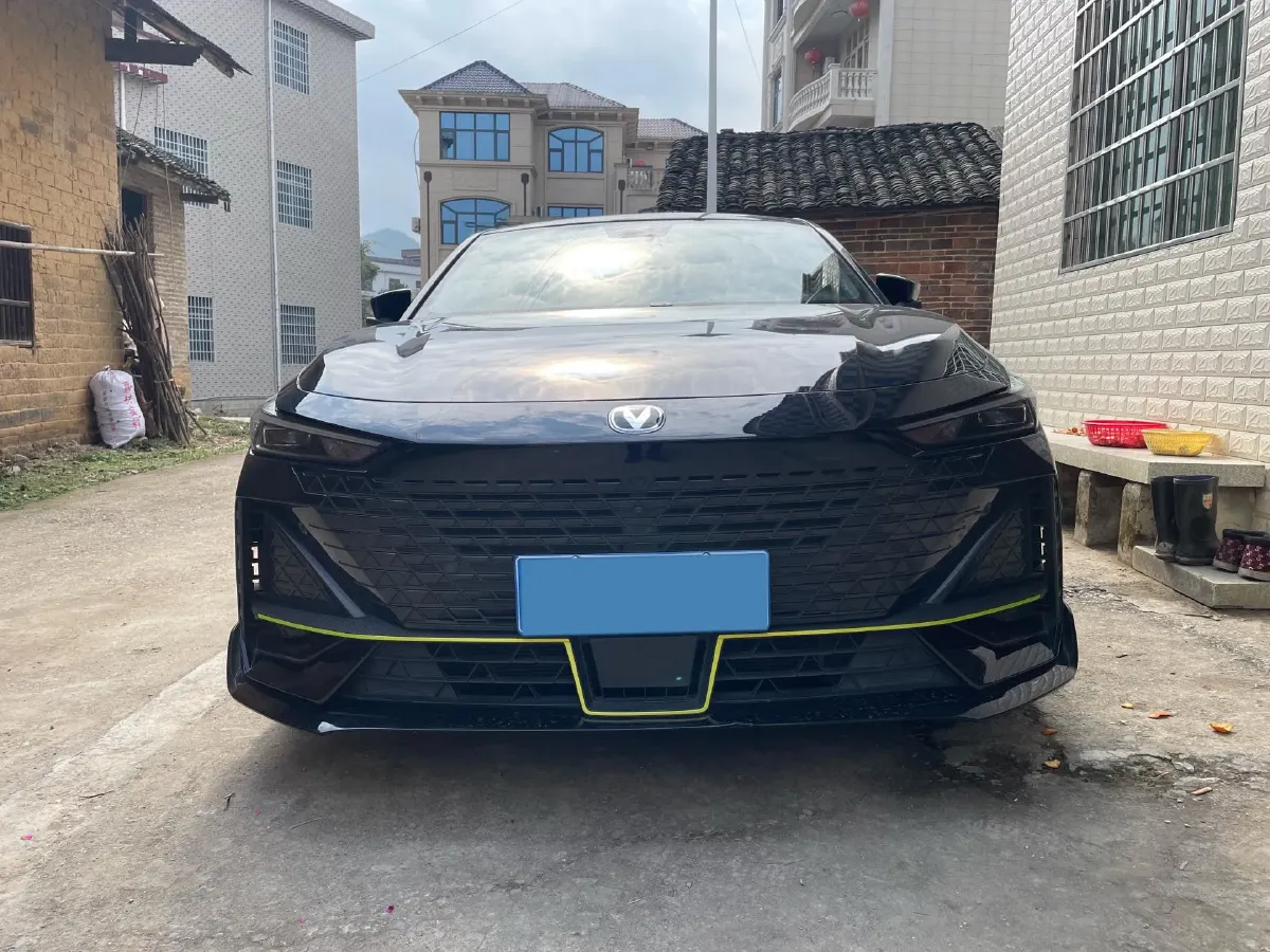 2022 ChangAn UNI-V 1.5T 188HP L4 7DCT,autocango,china used car exporter,china ev exporter,chinese used car exporter,chinese used ev exporter