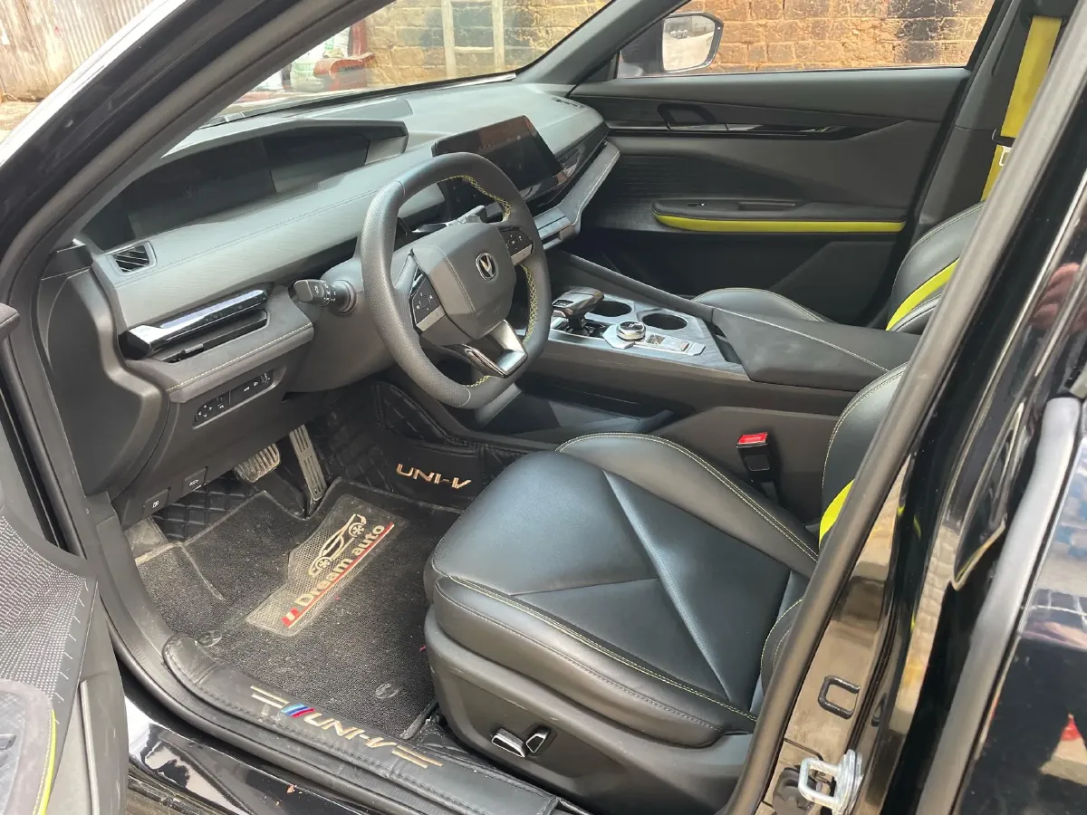 2022 ChangAn UNI-V 1.5T 188HP L4 7DCT,autocango,china used car exporter,china ev exporter,chinese used car exporter,chinese used ev exporter