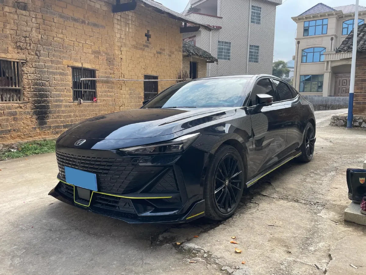 2022 ChangAn UNI-V 1.5T 188HP L4 7DCT,autocango,china used car exporter,china ev exporter,chinese used car exporter,chinese used ev exporter