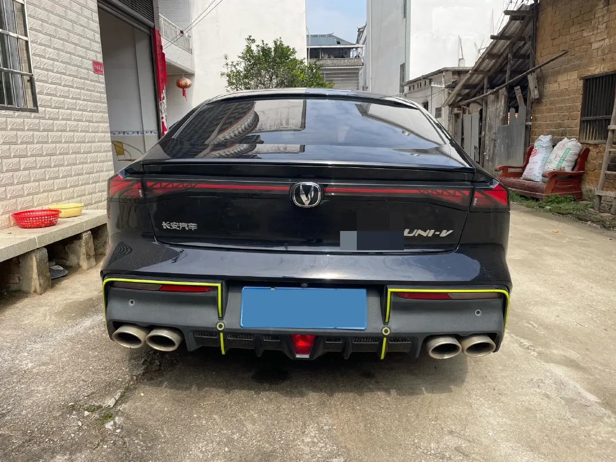 2022 ChangAn UNI-V 1.5T 188HP L4 7DCT,autocango,china used car exporter,china ev exporter,chinese used car exporter,chinese used ev exporter