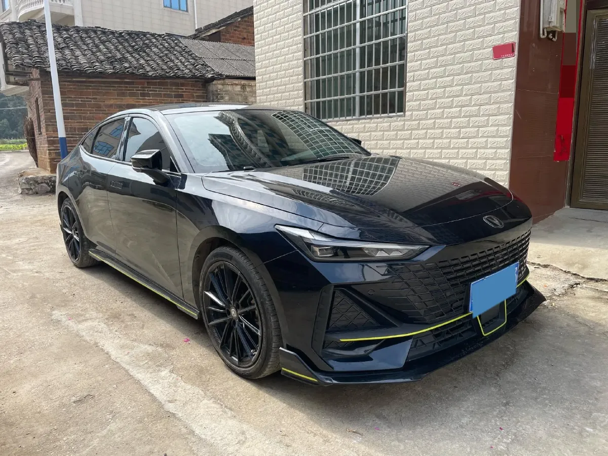 2022 ChangAn UNI-V 1.5T 188HP L4 7DCT,autocango,china used car exporter,china ev exporter,chinese used car exporter,chinese used ev exporter