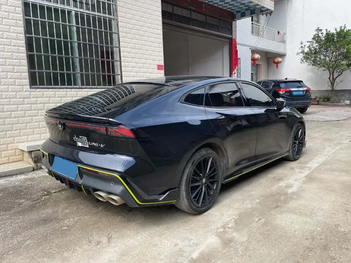 2022 ChangAn UNI-V 1.5T 188HP L4 7DCT,autocango,china used car exporter,china ev exporter,chinese used car exporter,chinese used ev exporter