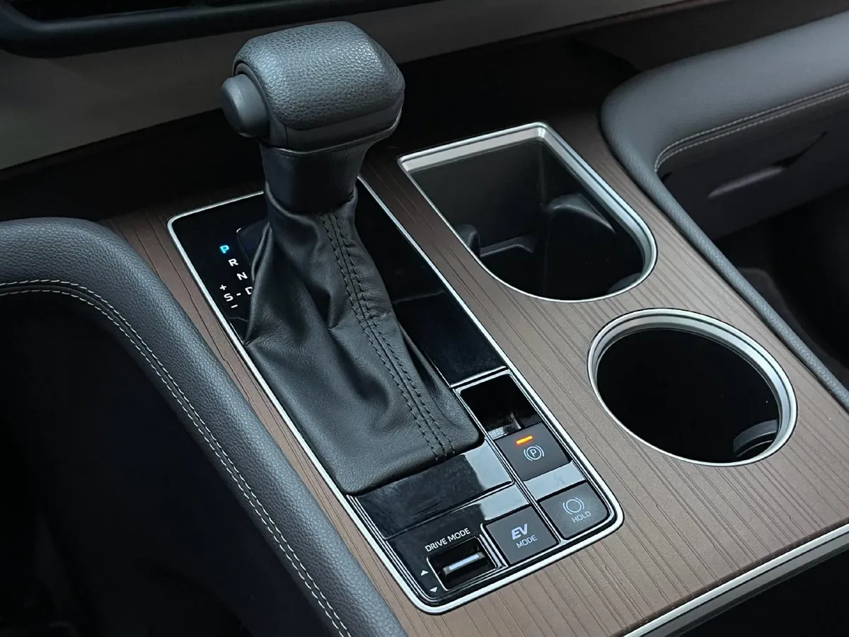 2023 Toyota Sienna 2.5L 189HP L4 E-CVT Hybrid,autocango,china used car exporter,china ev exporter,chinese used car exporter,chinese used ev exporter