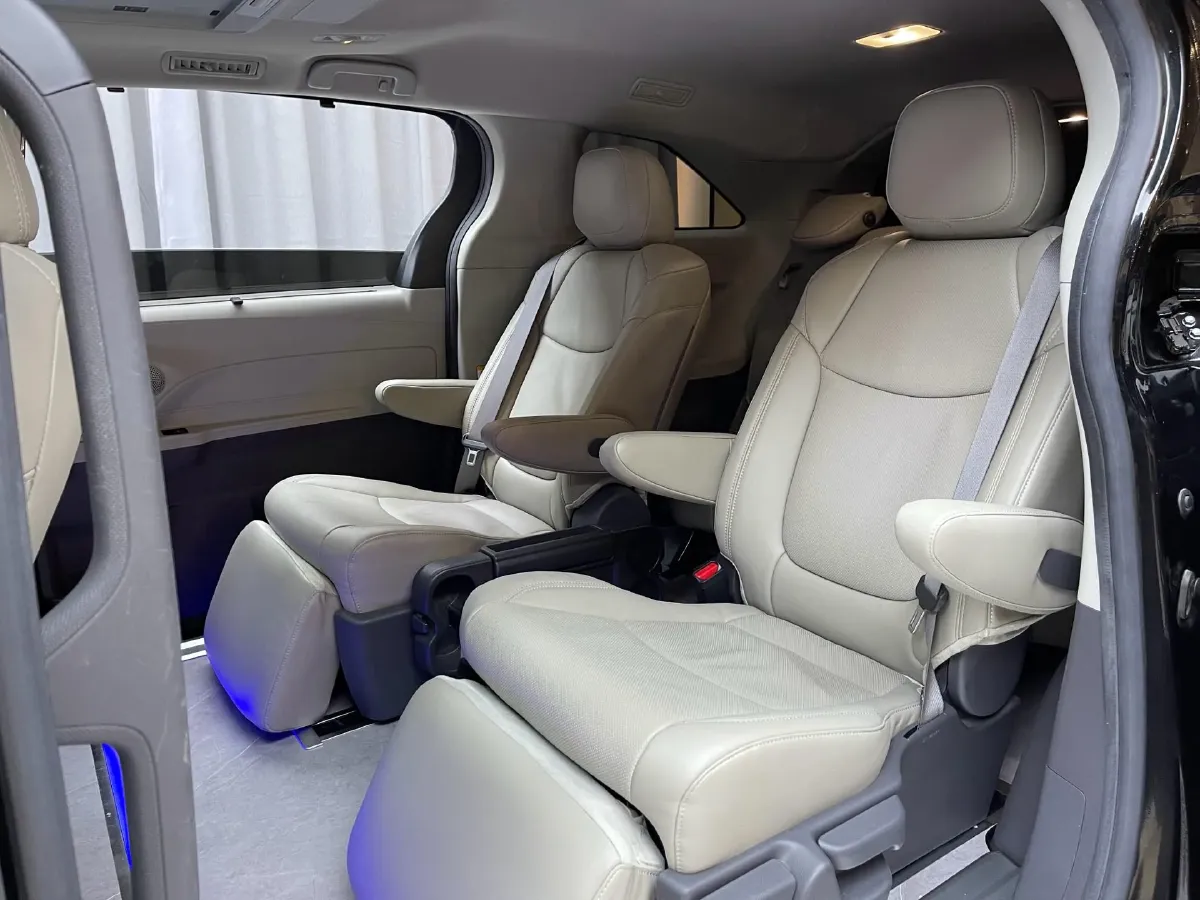 2023 Toyota Sienna 2.5L 189HP L4 E-CVT Hybrid,autocango,china used car exporter,china ev exporter,chinese used car exporter,chinese used ev exporter
