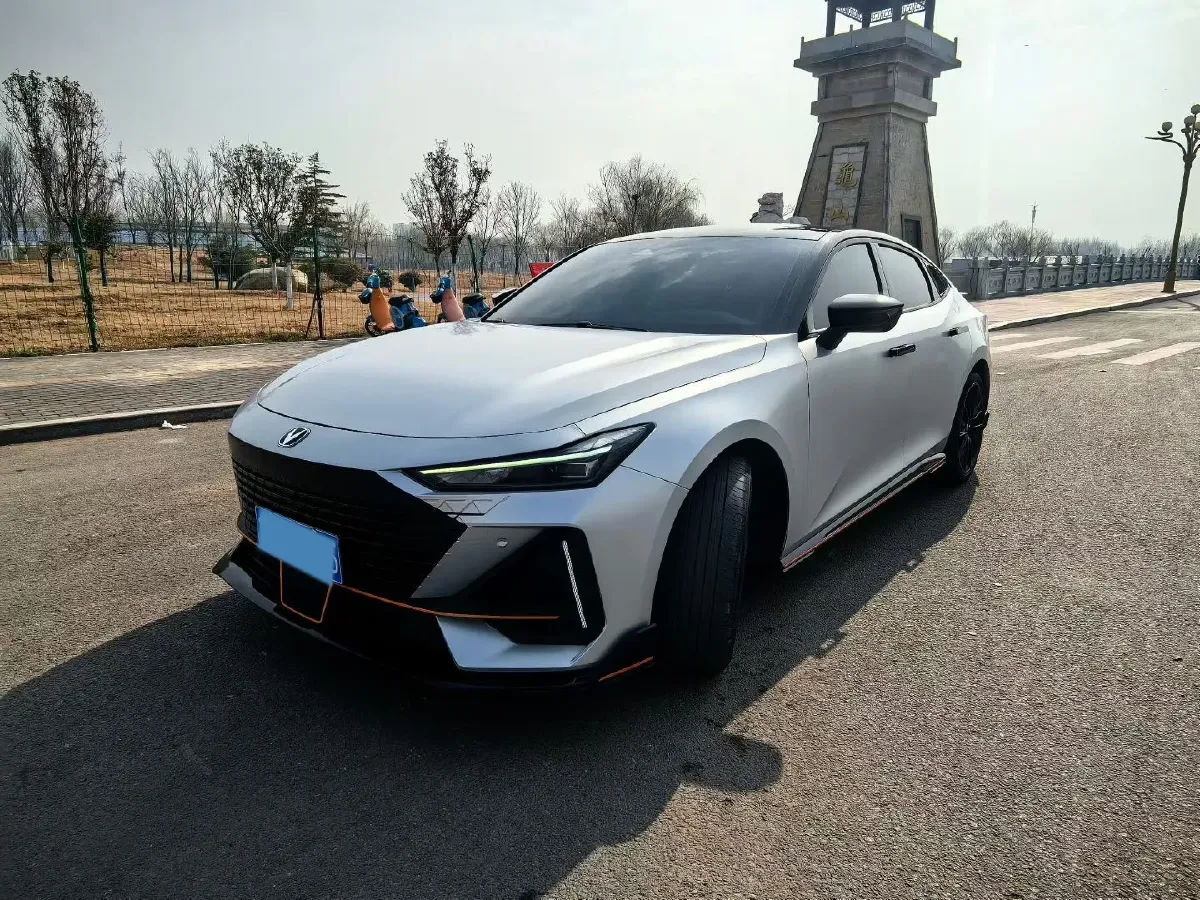 2023 ChangAn UNI-V 1.5T 188HP L4 7DCT,autocango,china used car exporter,china ev exporter,chinese used car exporter,chinese used ev exporter