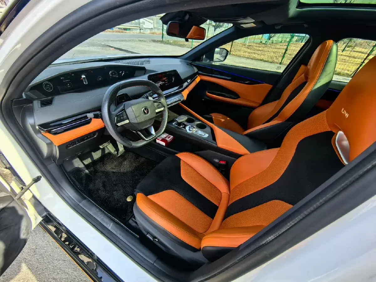 2023 ChangAn UNI-V 1.5T 188HP L4 7DCT,autocango,china used car exporter,china ev exporter,chinese used car exporter,chinese used ev exporter