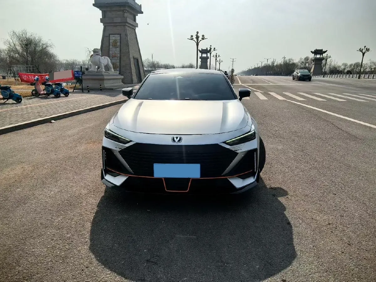 2023 ChangAn UNI-V 1.5T 188HP L4 7DCT,autocango,china used car exporter,china ev exporter,chinese used car exporter,chinese used ev exporter