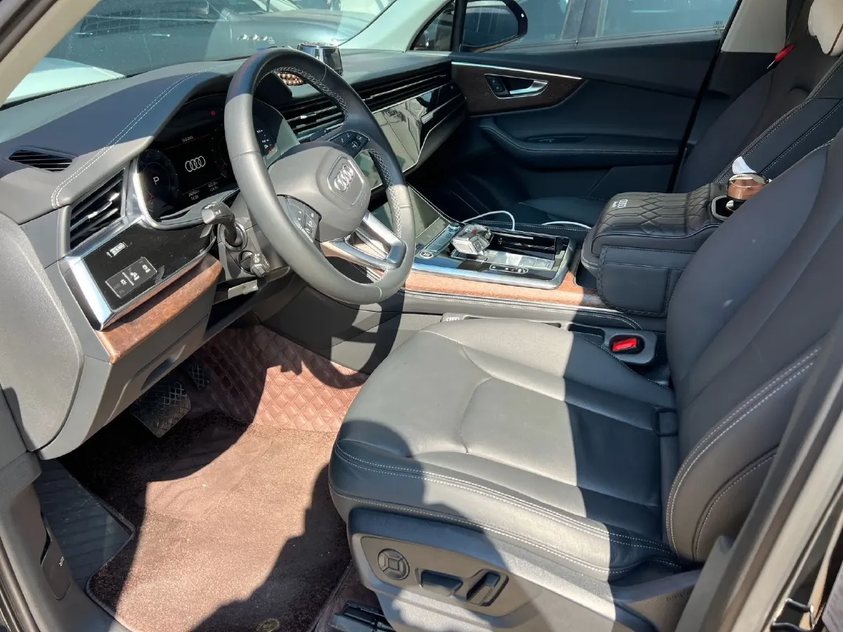 2025 Audi Q7 2.0T 265HP L4 8AT,autocango,china used car exporter,china ev exporter,chinese used car exporter,chinese used ev exporter