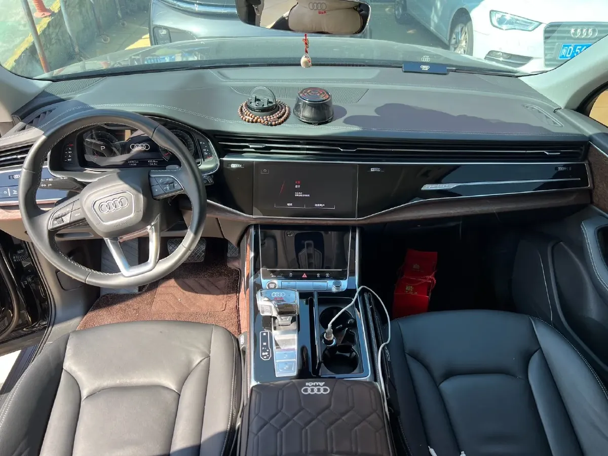 2025 Audi Q7 2.0T 265HP L4 8AT,autocango,china used car exporter,china ev exporter,chinese used car exporter,chinese used ev exporter