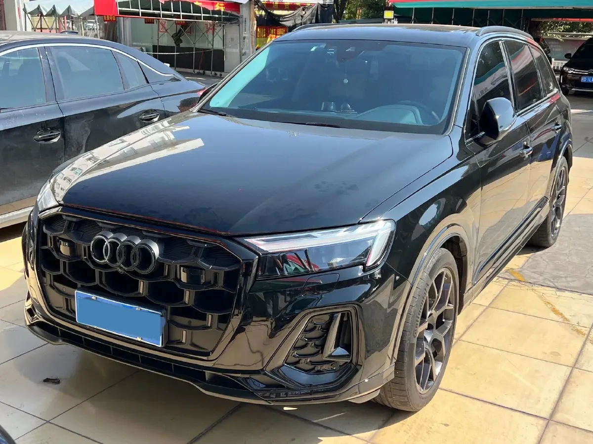 2025 Audi Q7 2.0T 265HP L4 8AT,autocango,china used car exporter,china ev exporter,chinese used car exporter,chinese used ev exporter