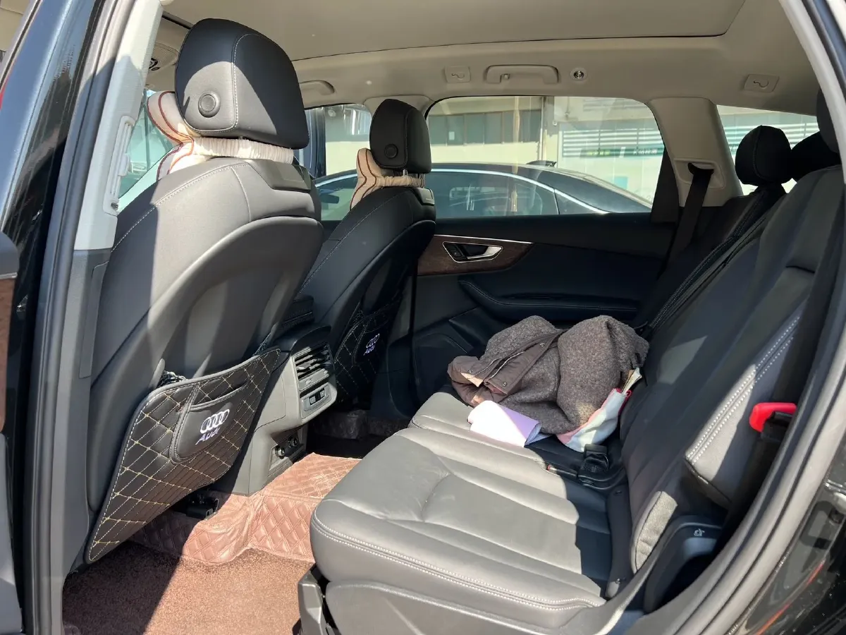 2025 Audi Q7 2.0T 265HP L4 8AT,autocango,china used car exporter,china ev exporter,chinese used car exporter,chinese used ev exporter