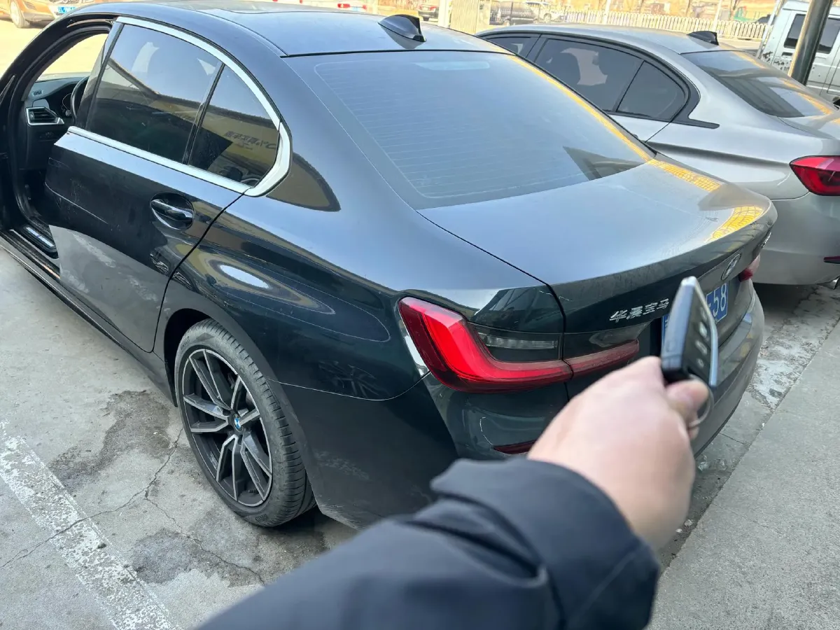 2021 BMW 3 Series 2.0T 156HP L4 8AT,autocango,china used car exporter,china ev exporter,chinese used car exporter,chinese used ev exporter