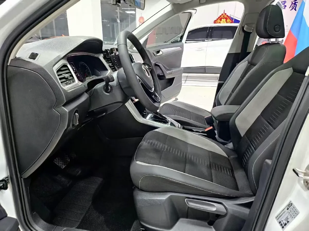 2021 Volkswagen T-Roc 1.4T 150HP L4 7DCT,autocango,china used car exporter,china ev exporter,chinese used car exporter,chinese used ev exporter