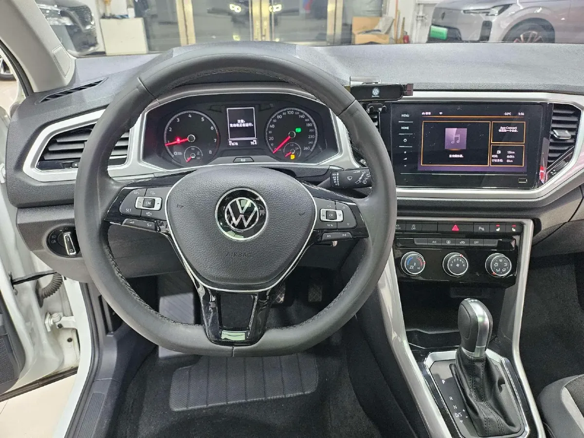 2021 Volkswagen T-Roc 1.4T 150HP L4 7DCT,autocango,china used car exporter,china ev exporter,chinese used car exporter,chinese used ev exporter