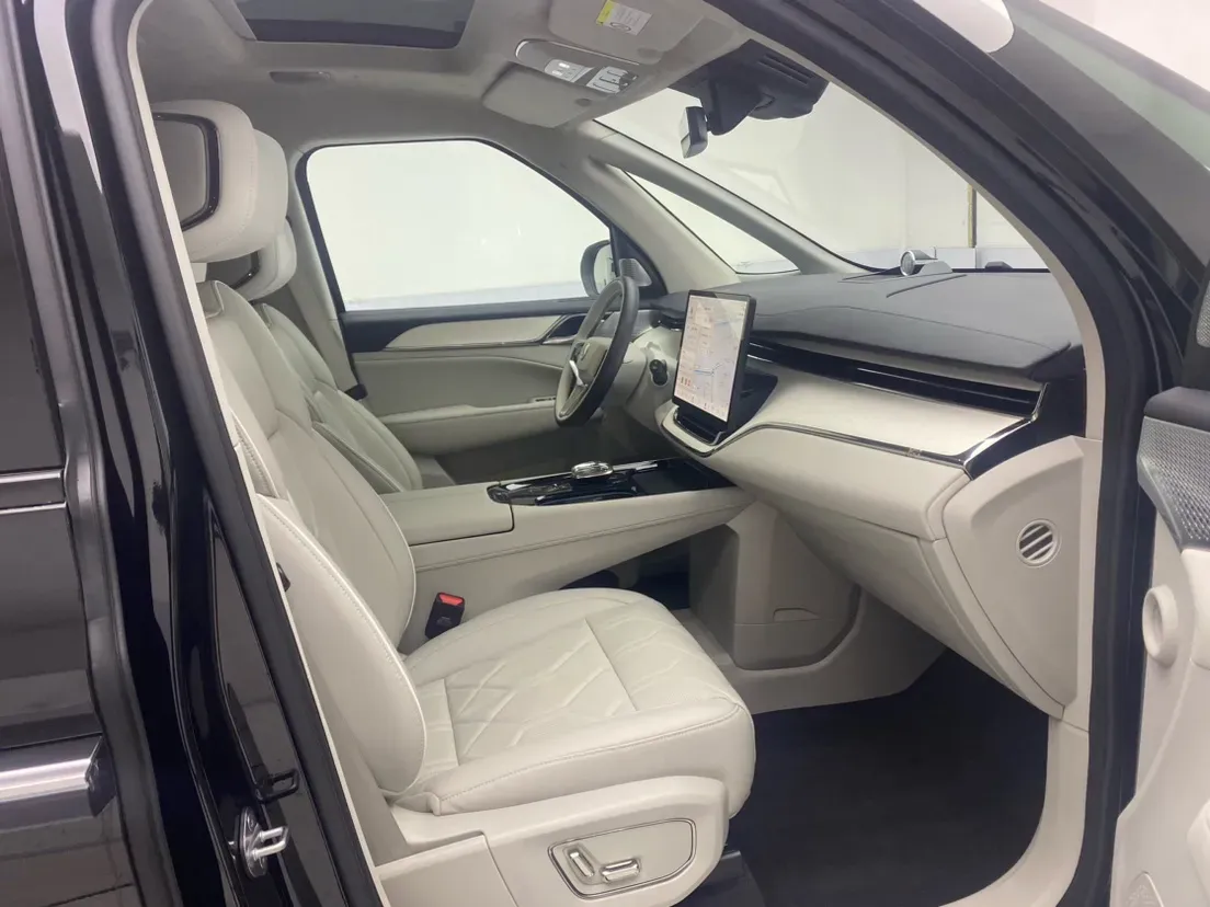 2025 Volvo EM90 BEV 116KWH,autocango,china used car exporter,china ev exporter,chinese used car exporter,chinese used ev exporter