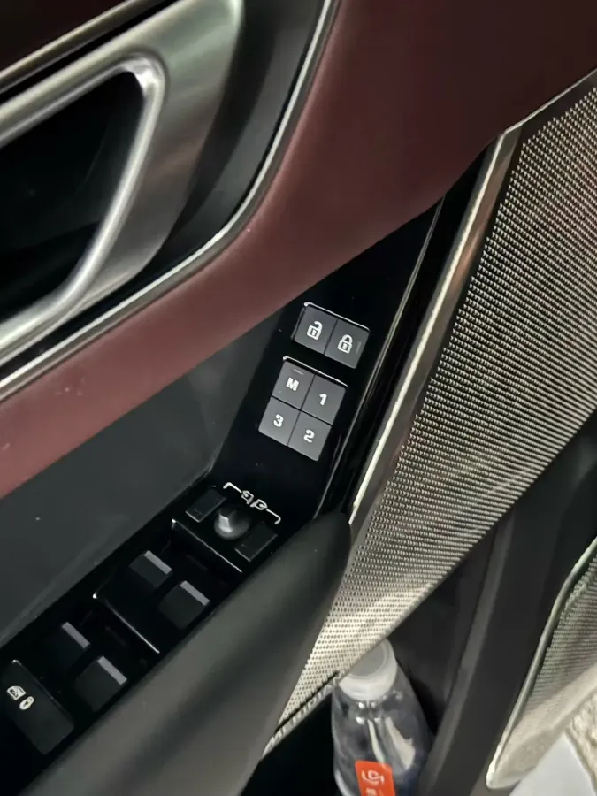 2024 Land Rover Range Rover Velar 2.0T 250HP L4 8AT,autocango,china used car exporter,china ev exporter,chinese used car exporter,chinese used ev exporter