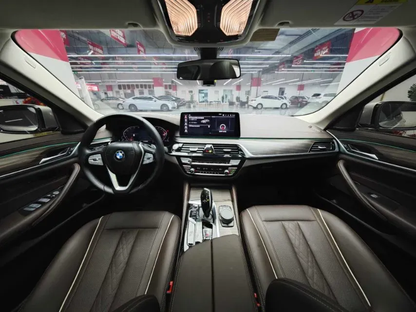 2023 BMW 5 Series 2.0T 245HP L4 8AT,autocango,china used car exporter,china ev exporter,chinese used car exporter,chinese used ev exporter