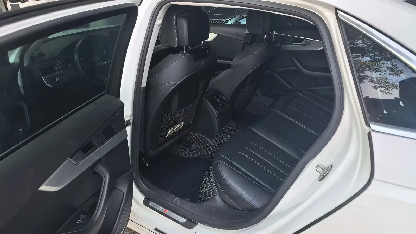 2020 Audi A4L 2.0T 190HP L4 7DCT,autocango,china used car exporter,china ev exporter,chinese used car exporter,chinese used ev exporter