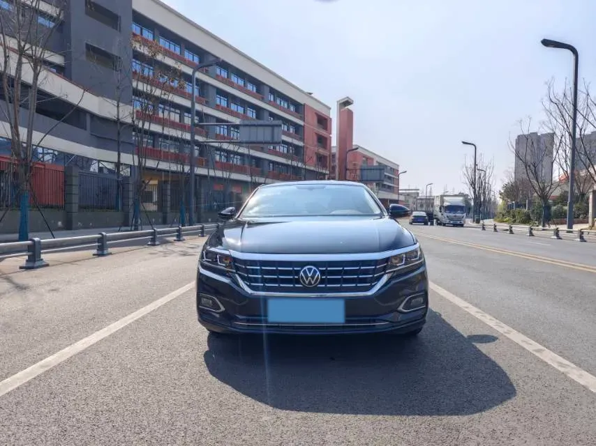 2020 Volkswagen Passat 2.0T 186HP L4 7DCT,autocango,china used car exporter,china ev exporter,chinese used car exporter,chinese used ev exporter