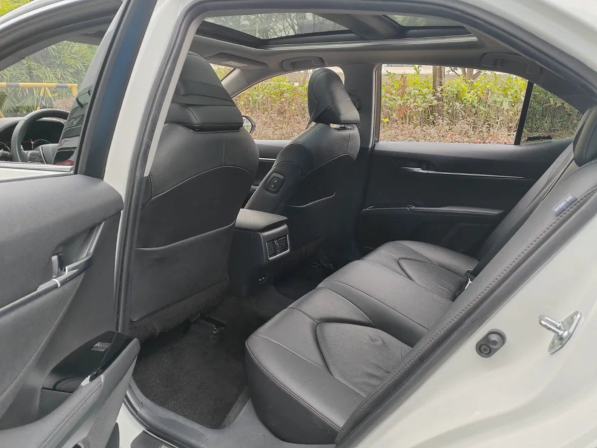 2021 Toyota Camry 2.5L 209HP L4 8AT,autocango,china used car exporter,china ev exporter,chinese used car exporter,chinese used ev exporter