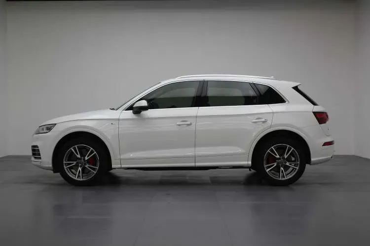2020 Audi Q5L 2.0T 190HP L4 7DCT,autocango,china used car exporter,china ev exporter,chinese used car exporter,chinese used ev exporter