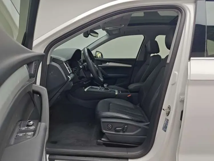 2020 Audi Q5L 2.0T 190HP L4 7DCT,autocango,china used car exporter,china ev exporter,chinese used car exporter,chinese used ev exporter