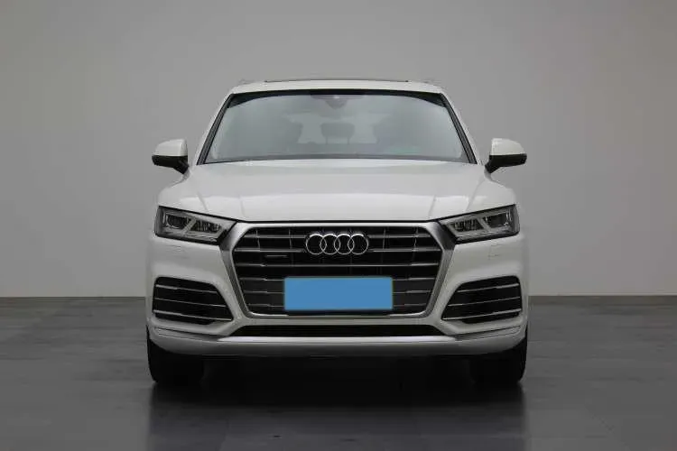 2020 Audi Q5L 2.0T 190HP L4 7DCT,autocango,china used car exporter,china ev exporter,chinese used car exporter,chinese used ev exporter
