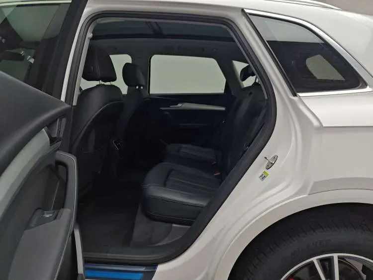 2020 Audi Q5L 2.0T 190HP L4 7DCT,autocango,china used car exporter,china ev exporter,chinese used car exporter,chinese used ev exporter