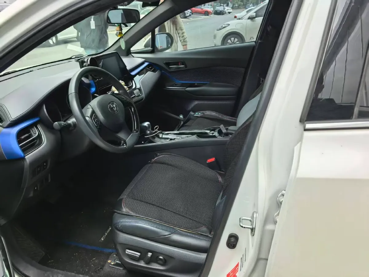 2021 Toyota C-HR 2.0L 171HP L4 CVT,autocango,china used car exporter,china ev exporter,chinese used car exporter,chinese used ev exporter