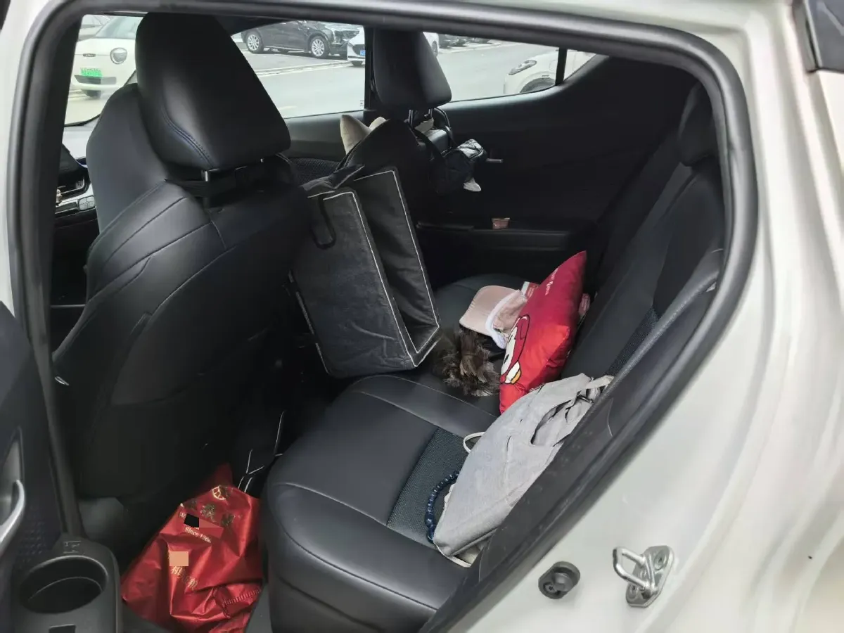 2021 Toyota C-HR 2.0L 171HP L4 CVT,autocango,china used car exporter,china ev exporter,chinese used car exporter,chinese used ev exporter