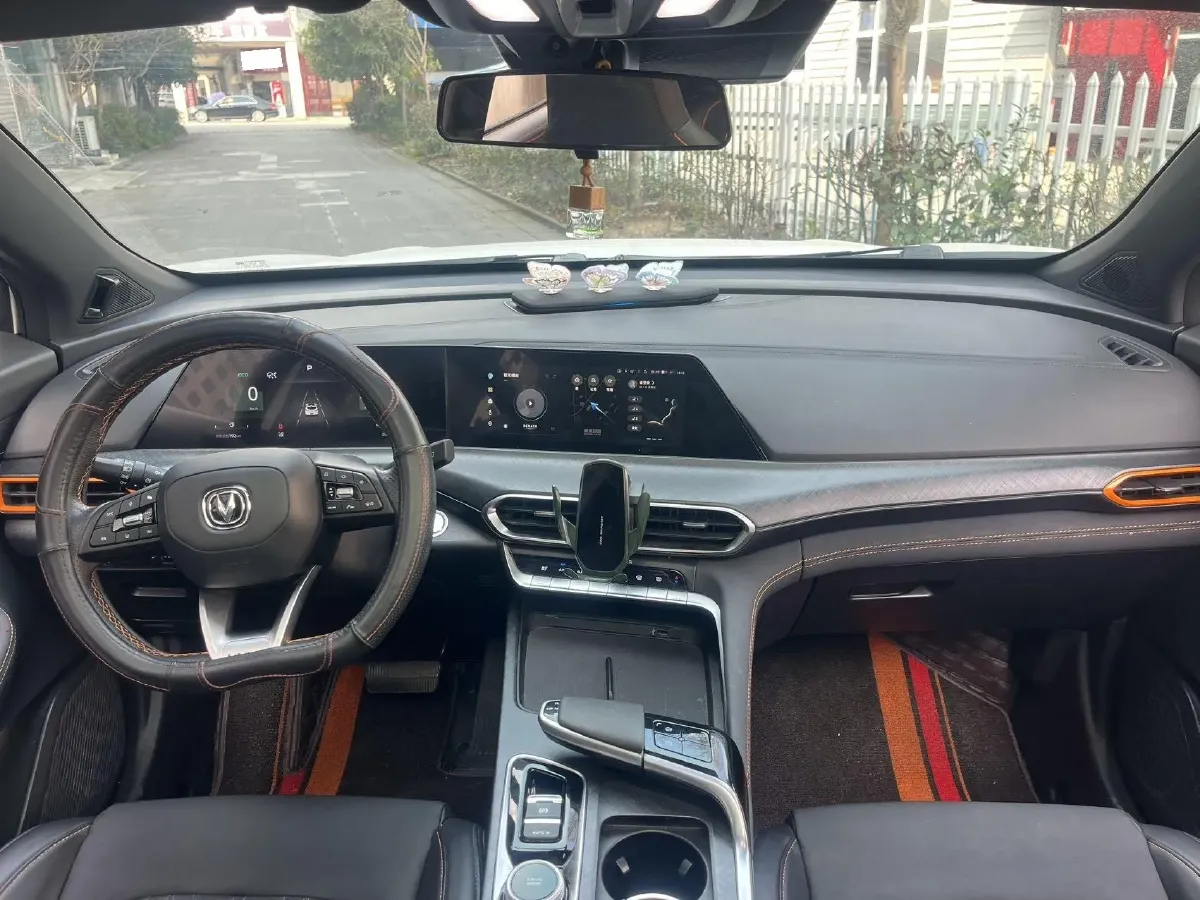 2022 ChangAn UNI-T 1.5T 188HP L4 7DCT,autocango,china used car exporter,china ev exporter,chinese used car exporter,chinese used ev exporter