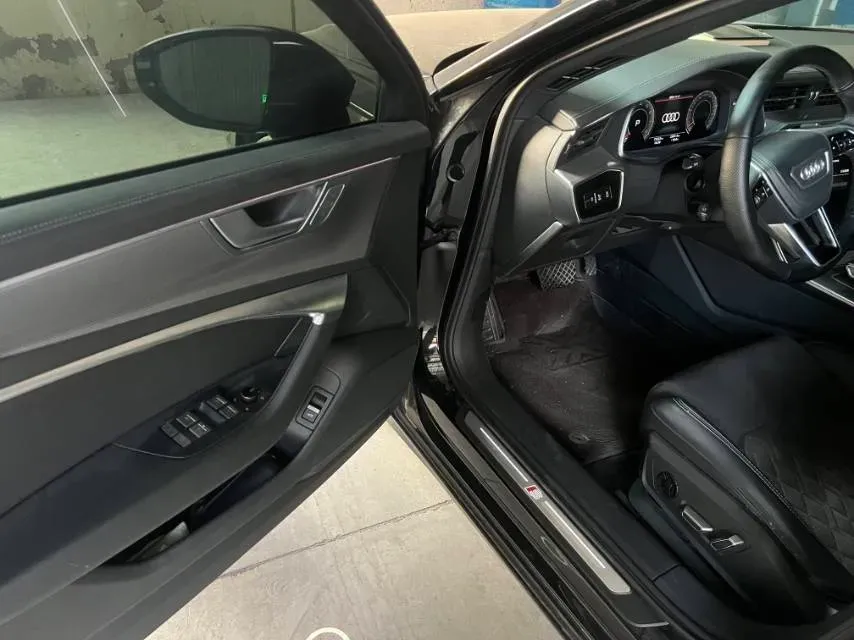 2024 Audi A6L 2.0T 245HP L4 7DCT,autocango,china used car exporter,china ev exporter,chinese used car exporter,chinese used ev exporter