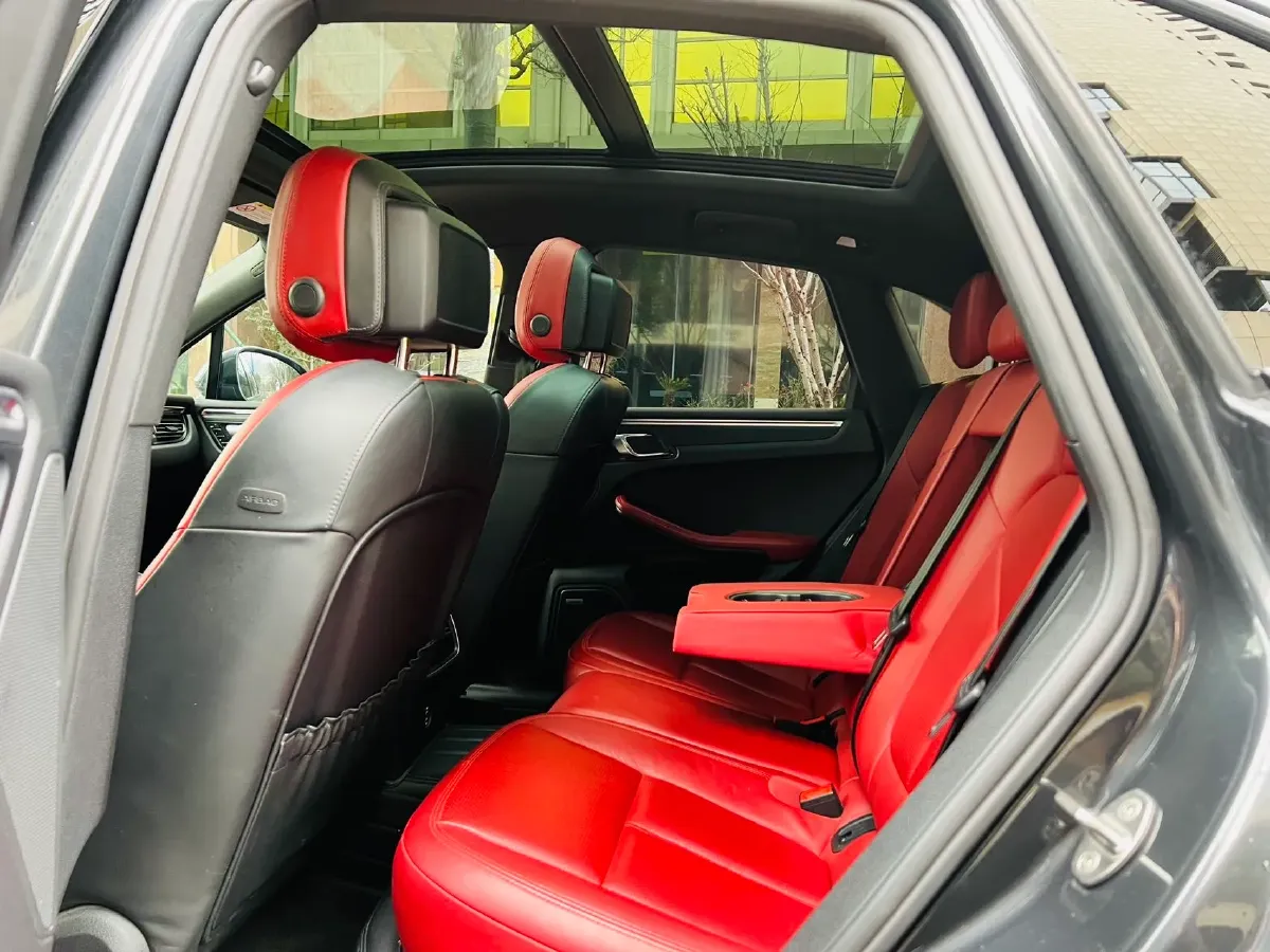 2021 Porsche Macan 2.0T 252HP L4 7DCT,autocango,china used car exporter,china ev exporter,chinese used car exporter,chinese used ev exporter