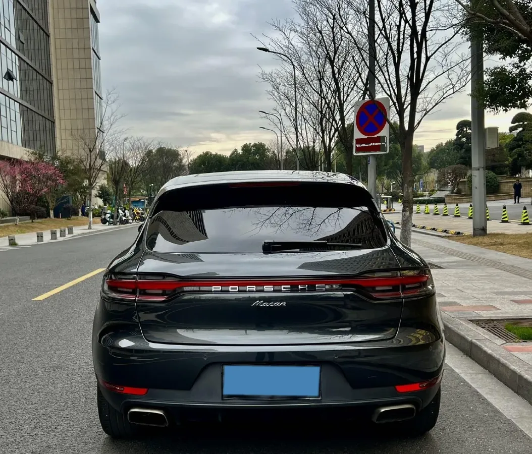 2021 Porsche Macan 2.0T 252HP L4 7DCT,autocango,china used car exporter,china ev exporter,chinese used car exporter,chinese used ev exporter