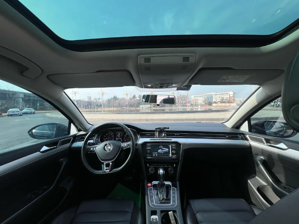 2018 Volkswagen Magotan 1.8T 180HP L4 7DCT,autocango,china used car exporter,china ev exporter,chinese used car exporter,chinese used ev exporter