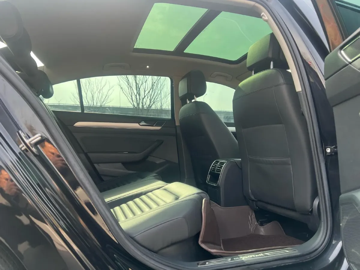 2018 Volkswagen Magotan 1.8T 180HP L4 7DCT,autocango,china used car exporter,china ev exporter,chinese used car exporter,chinese used ev exporter