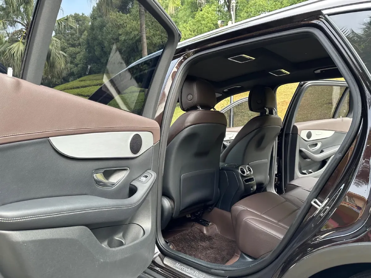 2021 Mercedes-Benz GLC Class 2.0T 197HP L4 9AT,autocango,china used car exporter,china ev exporter,chinese used car exporter,chinese used ev exporter