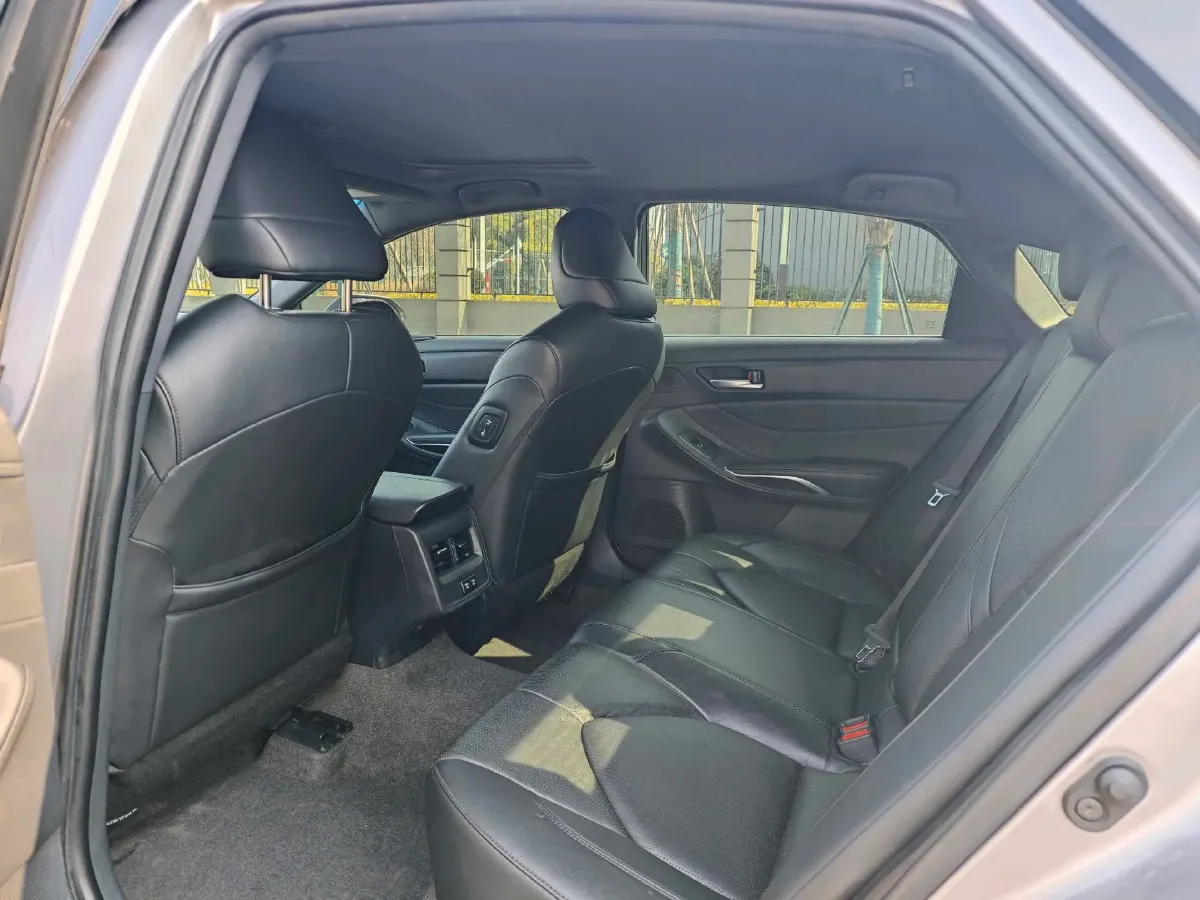 2022 Toyota Avalon 2.5L 209HP L4 8AT,autocango,china used car exporter,china ev exporter,chinese used car exporter,chinese used ev exporter