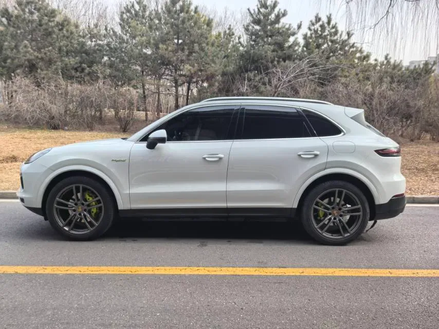 2022 Porsche Cayenne 2.0T 252HP L4 8AT PHEV 17.9KWH,autocango,china used car exporter,china ev exporter,chinese used car exporter,chinese used ev exporter